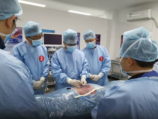 聚焦新技术-全国第一期Unintech全可视脊柱内镜技术培训在郑开班